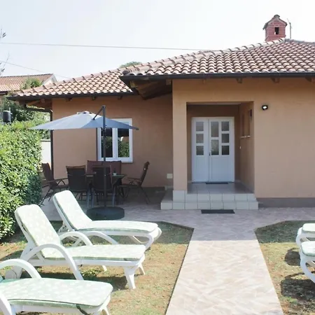 House With A Parking Space Basanija, Umag - 27221 بيت للعطل *